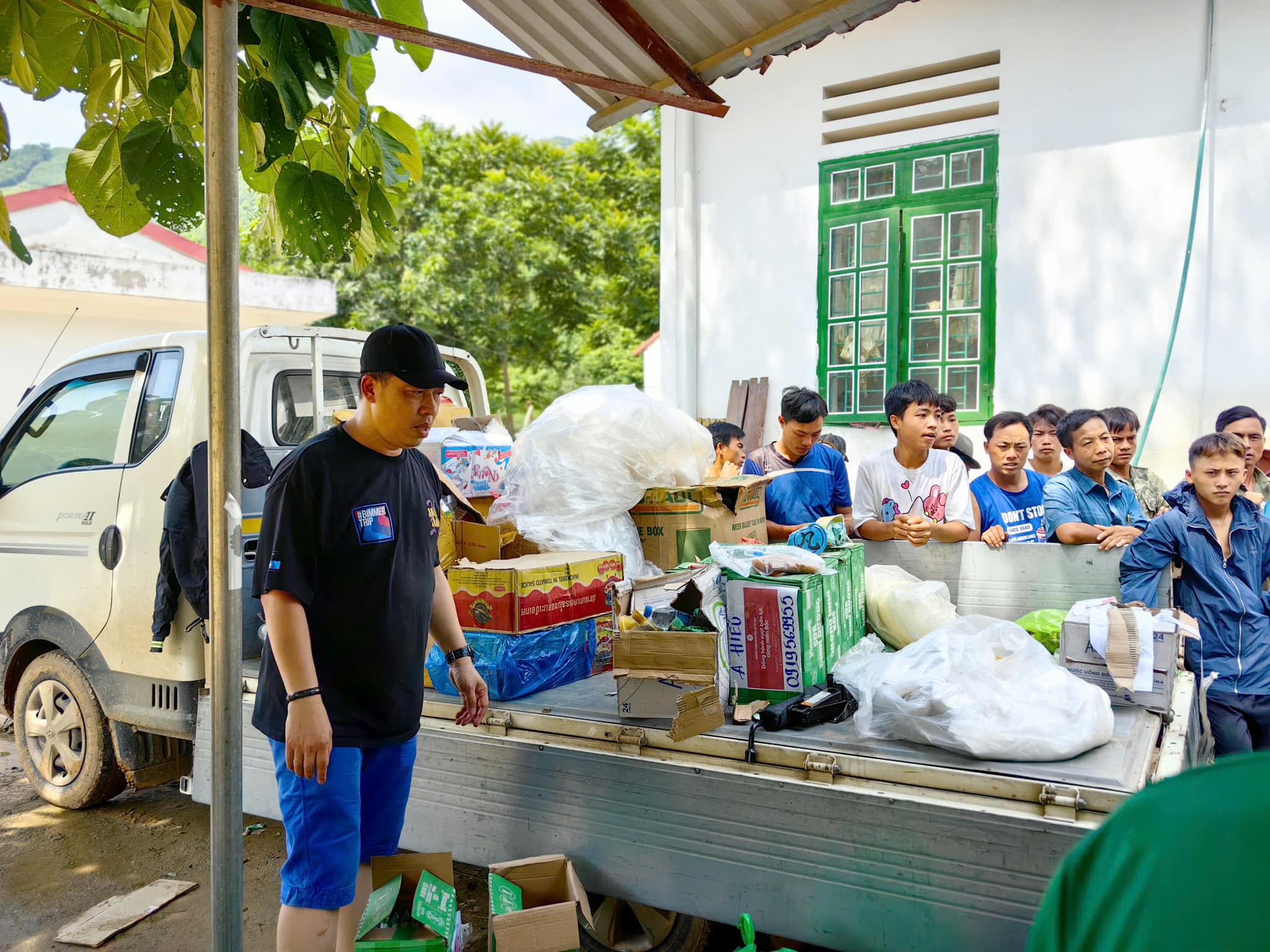 BMW Car Club Vietnam Supports Flood Relief Efforts in Lào Cai Province